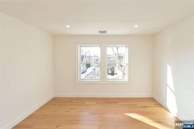 31 Albert Avenue, Fair Lawn, NJ 07410