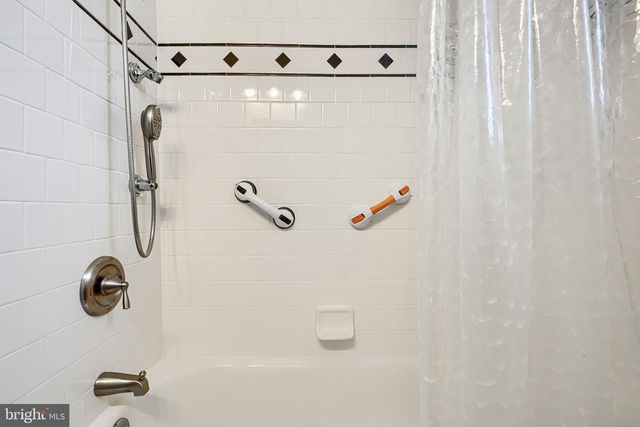 2215 SOUTH RD, Baltimore, MD 21209