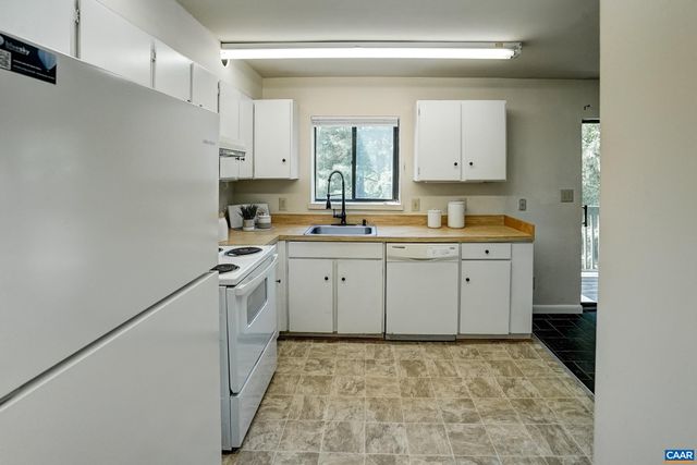 239 HARVEST DR, Charlottesville, VA 22903