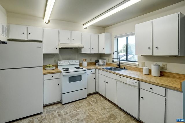 239 HARVEST DR, Charlottesville, VA 22903