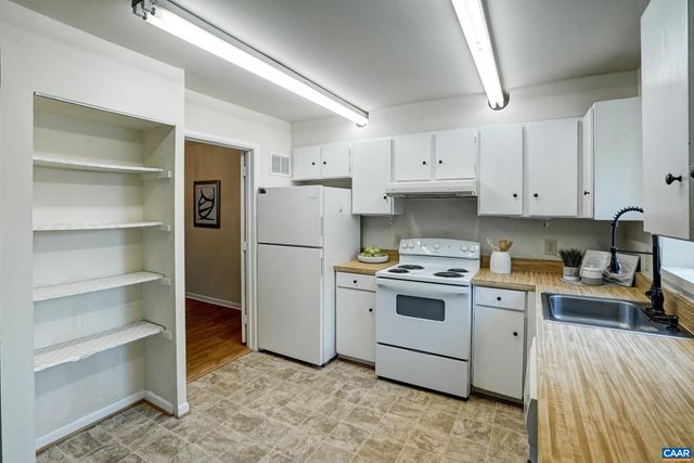 239 HARVEST DR, Charlottesville, VA 22903