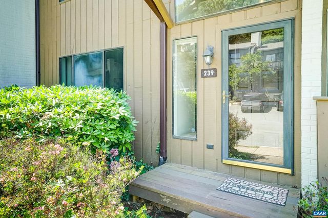 239 HARVEST DR, Charlottesville, VA 22903