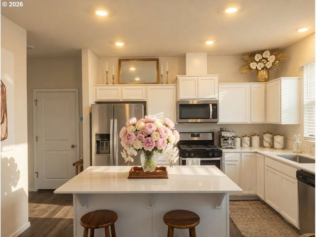 861 N 19TH Ave, Cornelius, OR 97113