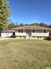 728 E Tolton Drive, Quincy, IL 62305
