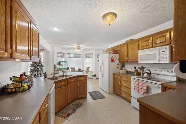 2003 Blue Jay Drive, Webb City, MO 64870