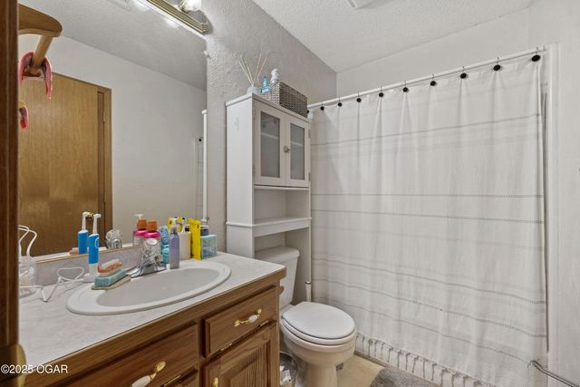 2003 Blue Jay Drive, Webb City, MO 64870