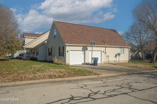 2003 Blue Jay Drive, Webb City, MO 64870