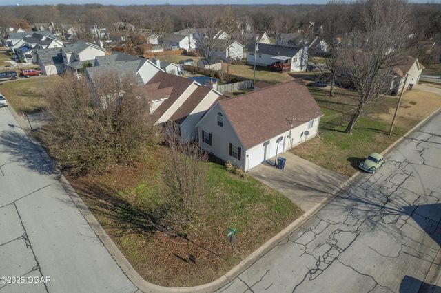 2003 Blue Jay Drive, Webb City, MO 64870