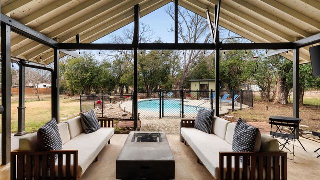 404 Whitetail DR, Manchaca, TX 78652