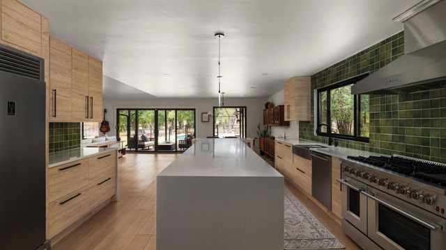 404 Whitetail DR, Manchaca, TX 78652