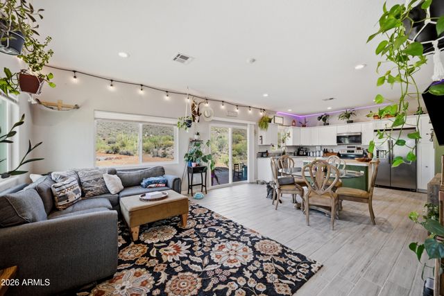 42714 N 11TH Avenue, New River, AZ 85087