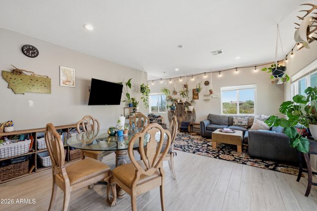 42714 N 11TH Avenue, New River, AZ 85087