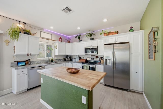 42714 N 11TH Avenue, New River, AZ 85087