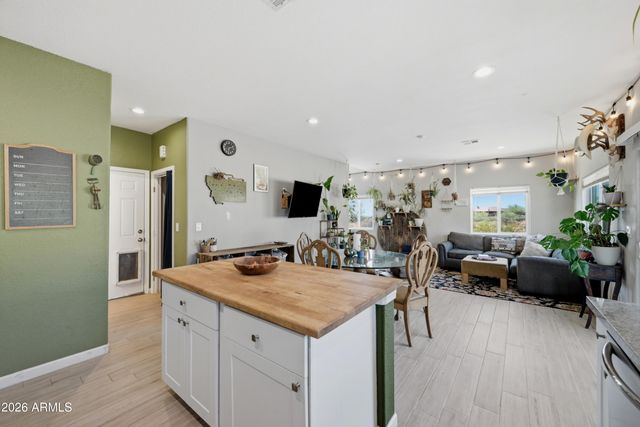42714 N 11TH Avenue, New River, AZ 85087
