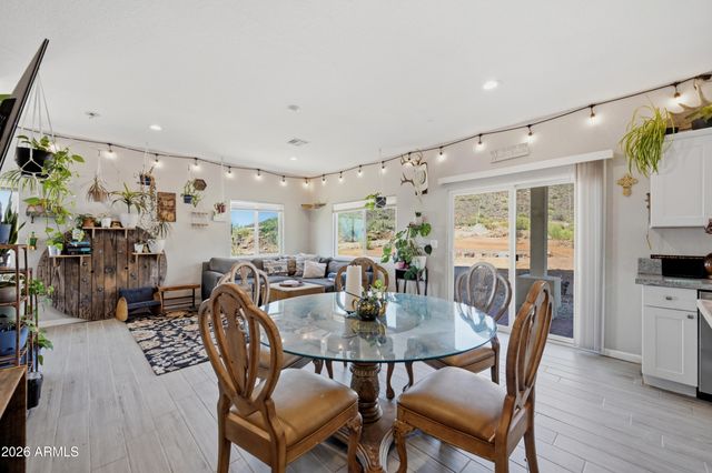 42714 N 11TH Avenue, New River, AZ 85087