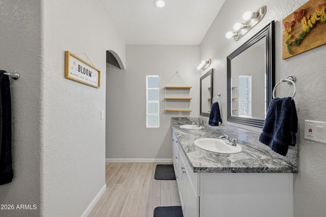 42714 N 11TH Avenue, New River, AZ 85087