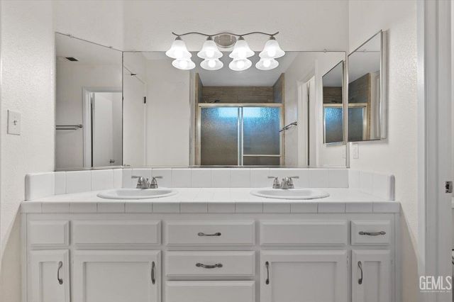 7625 Canyon Clover Drive, Bakersfield, CA 93313