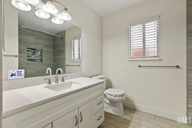 7625 Canyon Clover Drive, Bakersfield, CA 93313