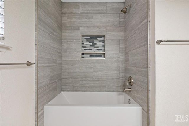 7625 Canyon Clover Drive, Bakersfield, CA 93313