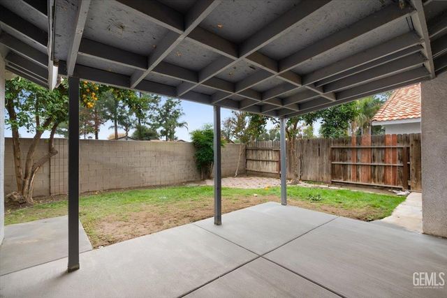 7625 Canyon Clover Drive, Bakersfield, CA 93313