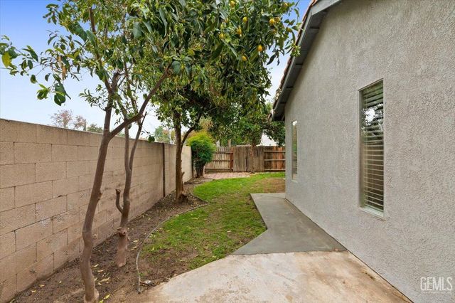 7625 Canyon Clover Drive, Bakersfield, CA 93313