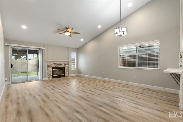 7625 Canyon Clover Drive, Bakersfield, CA 93313