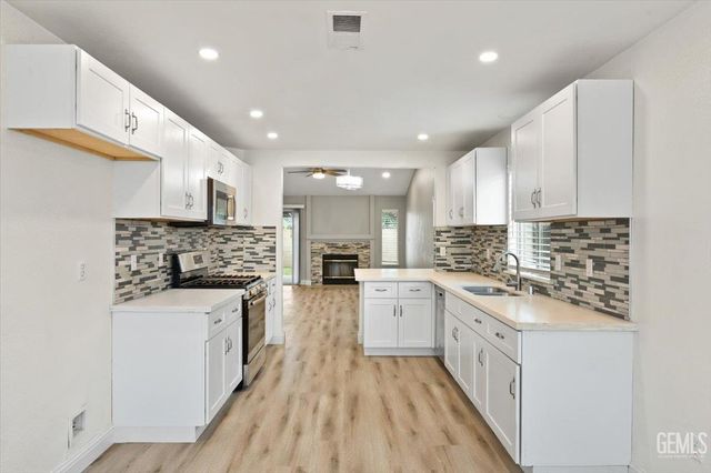 7625 Canyon Clover Drive, Bakersfield, CA 93313