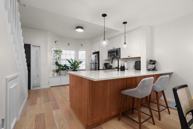 1321 Bayview Drive 4, Fort Lauderdale, FL 33304