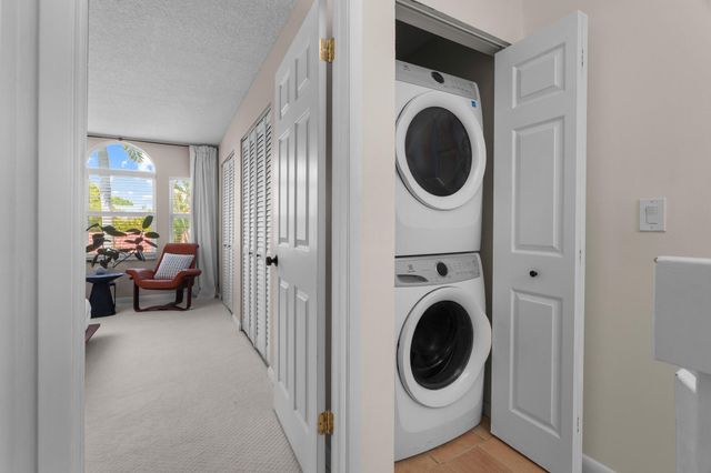 1321 Bayview Drive 4, Fort Lauderdale, FL 33304