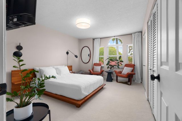 1321 Bayview Drive 4, Fort Lauderdale, FL 33304