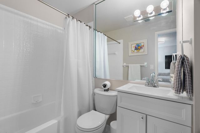 1321 Bayview Drive 4, Fort Lauderdale, FL 33304