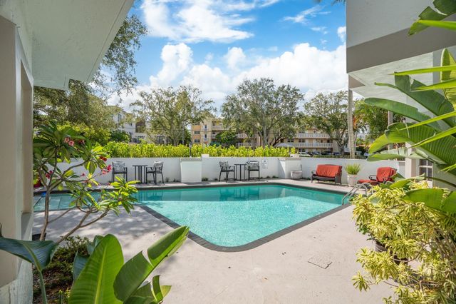 1321 Bayview Drive 4, Fort Lauderdale, FL 33304