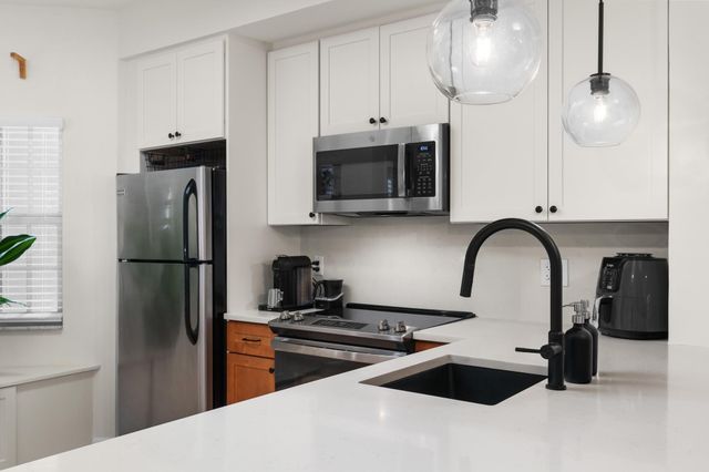 1321 Bayview Drive 4, Fort Lauderdale, FL 33304