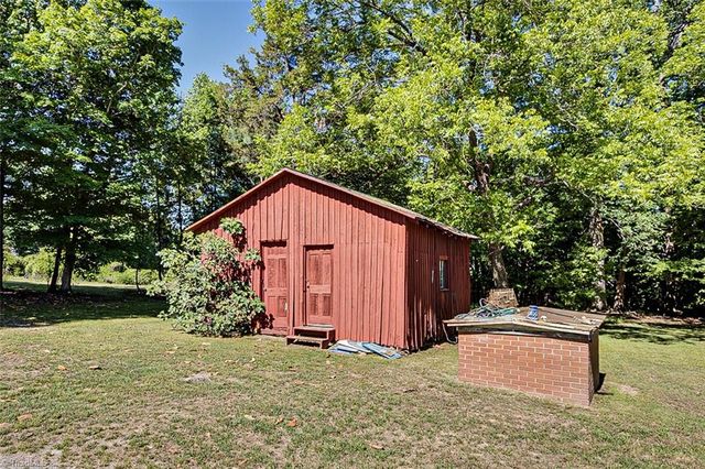 349 Ridge Road, Seagrove, NC 27341