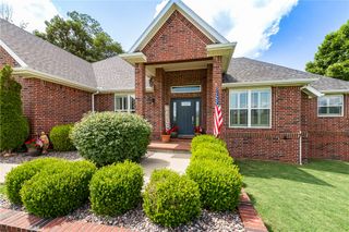 348 Whitcliff Drive, Cave Springs, AR 72718
