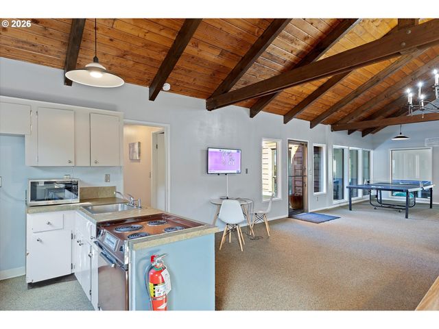 325 LANCER St 39, Lincoln City, OR 97367