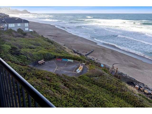 325 LANCER St 39, Lincoln City, OR 97367