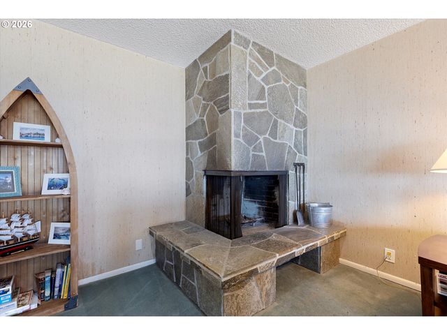 325 LANCER St 39, Lincoln City, OR 97367