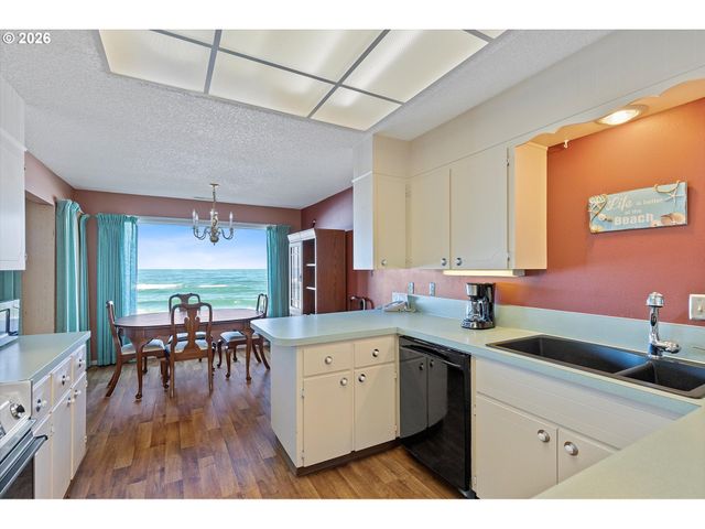 325 LANCER St 39, Lincoln City, OR 97367