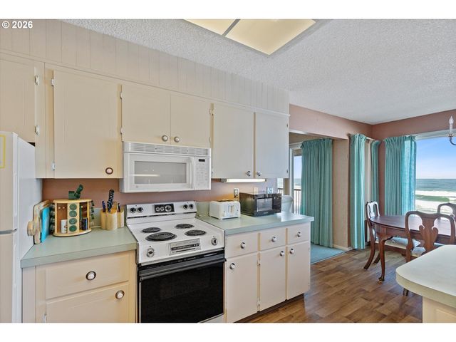 325 LANCER St 39, Lincoln City, OR 97367