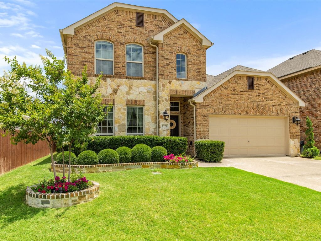 8720 Devonshire Drive, Fort Worth, TX 76131