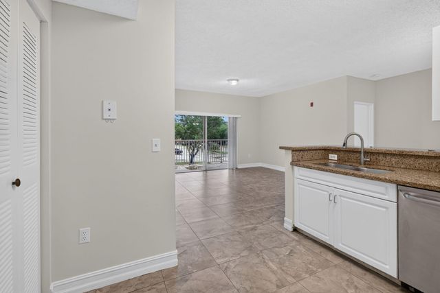 6960 SW 39th Street 207e, Davie, FL 33314