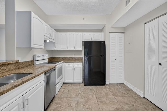6960 SW 39th Street 207e, Davie, FL 33314
