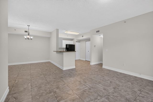 6960 SW 39th Street 207e, Davie, FL 33314