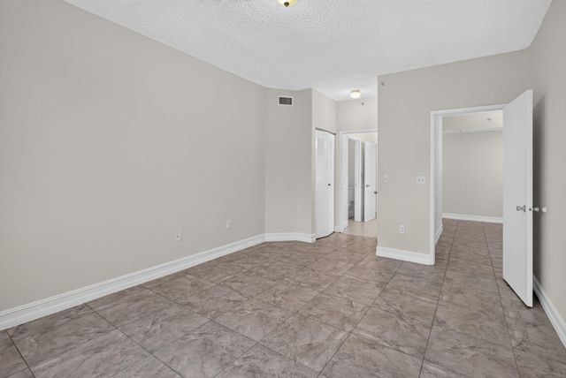 6960 SW 39th Street 207e, Davie, FL 33314