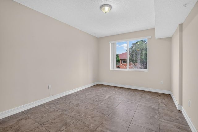 6960 SW 39th Street 207e, Davie, FL 33314