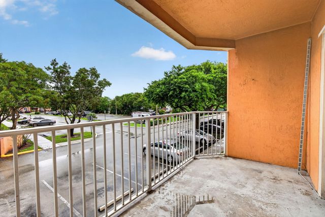 6960 SW 39th Street 207e, Davie, FL 33314