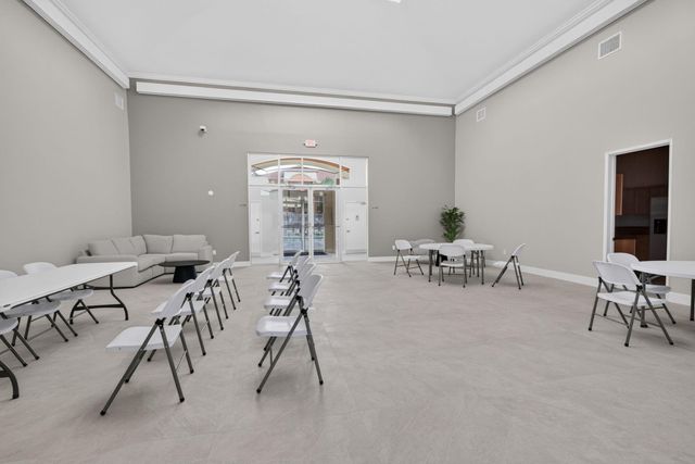 6960 SW 39th Street 207e, Davie, FL 33314