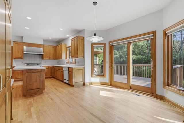9272 Duckwood Trail, Woodbury, MN 55125