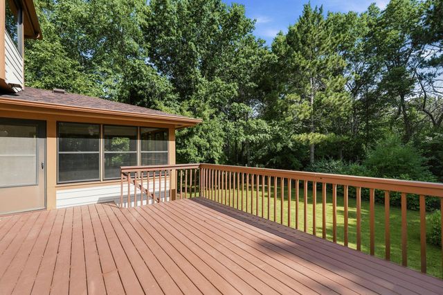 9272 Duckwood Trail, Woodbury, MN 55125